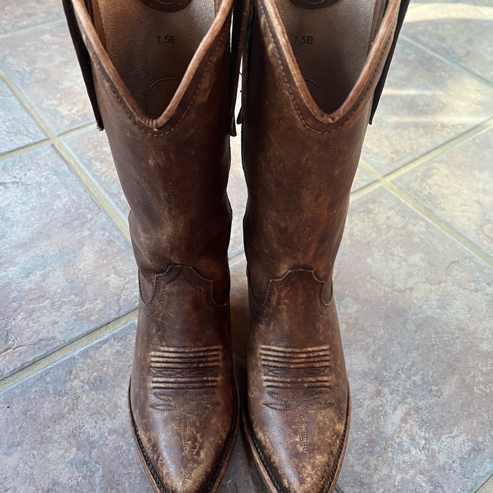 Ariat Women’s Josfina Boots $229 **Only Worn Once** Includes Original Box Etc.